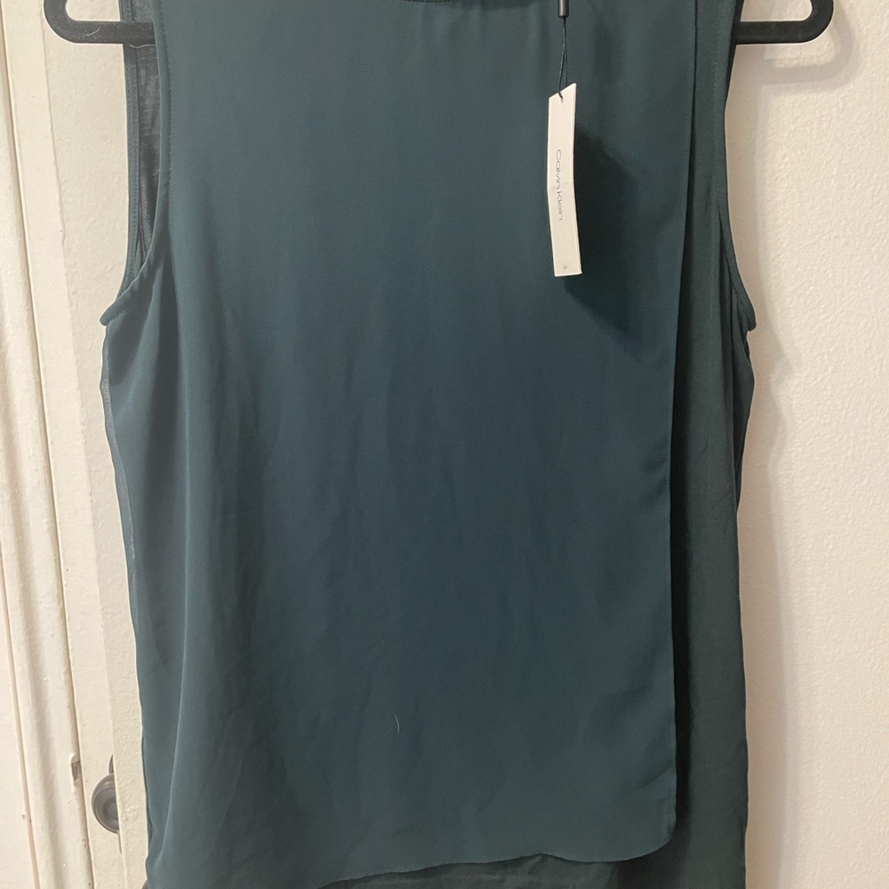 Chic Sleeveless Top in Teal
